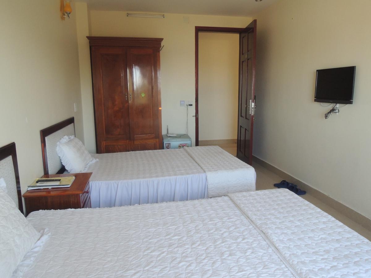 Ngan Ha Hotel Dong Hoi Bagian luar foto
